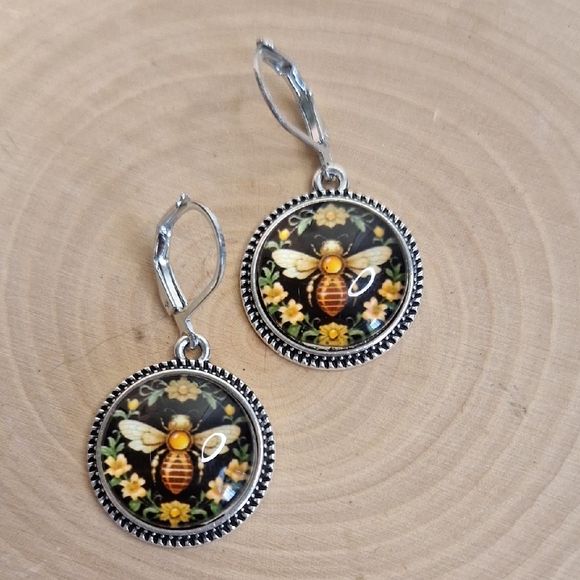 Bee Design Silver Earrings - Picture 1 of 3